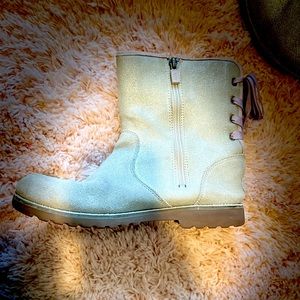 Ugg Corene Boots Metallic Suede with pink laces